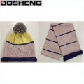 Sombrero y bufanda tejidos suaves calientes lindos del cabrito del invierno